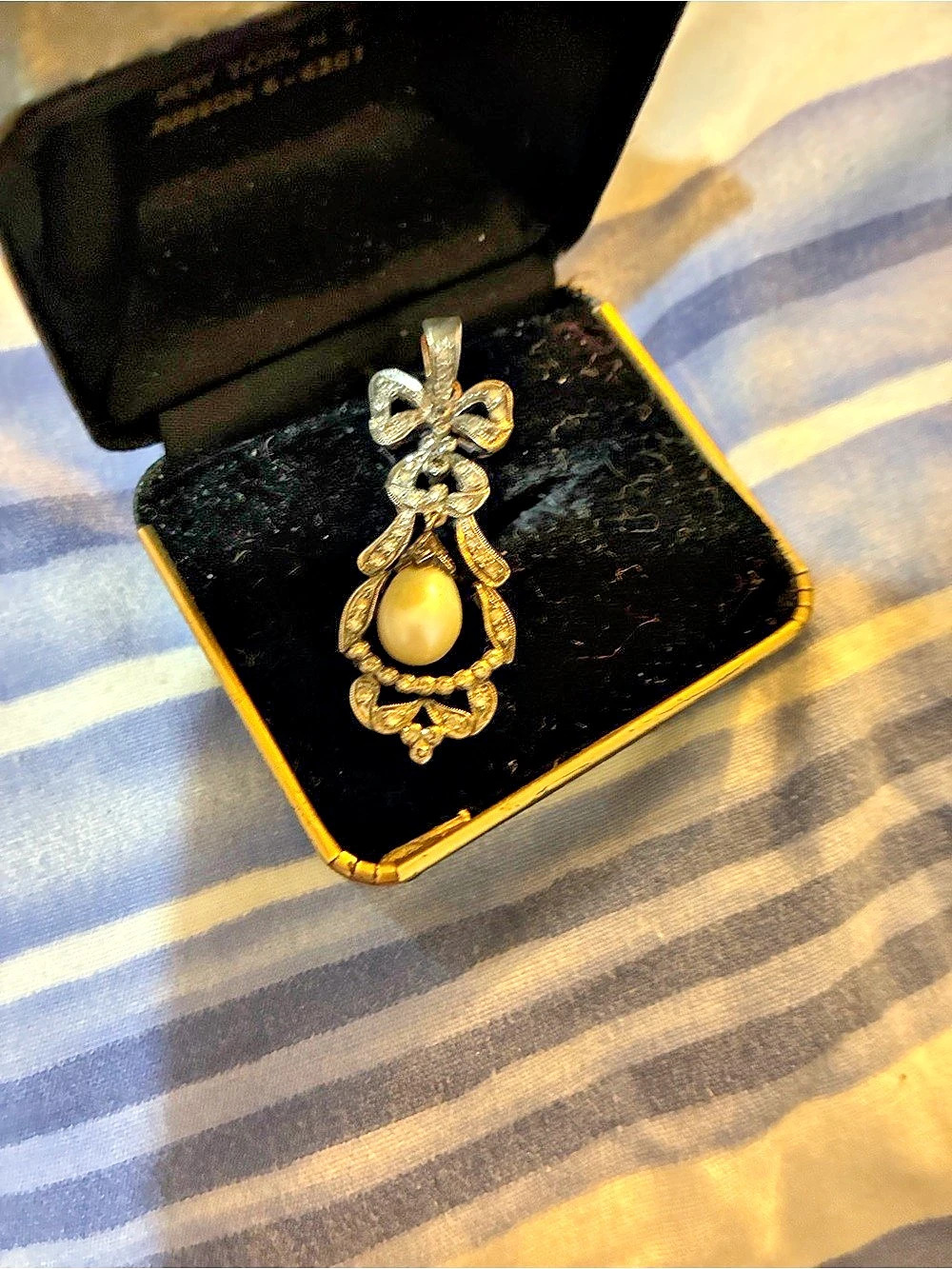18k Pearl and diamond lavalier in Box Like New